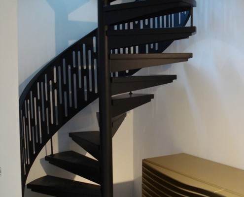 Spiralne schody w minimalistycznym stylu Alab kowalstwo