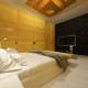 Tapicerowane panele ścienne w żółtej sypialni Concept