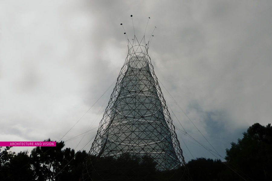 Warka Tower akumuluje wodę pitną z atmosfery woda pitna dla wszystkich, nawet w regionach klęsk żywiołowych. Warka Tower