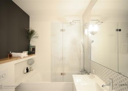 Wanna połączona z kabiną prysznicową - Pracownia PE2 - oryginalna łazienka