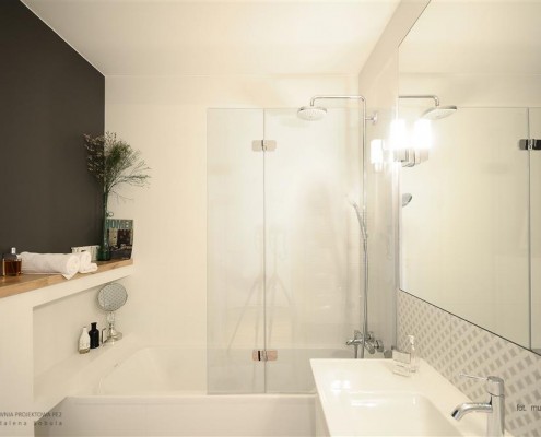 Wanna połączona z kabiną prysznicową - Pracownia PE2 - oryginalna łazienka