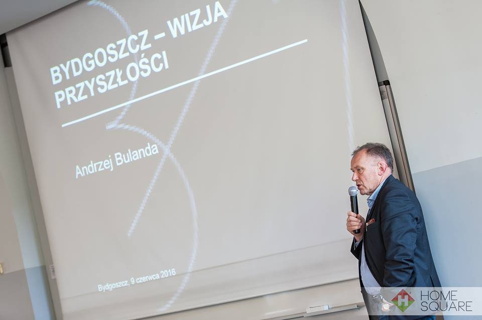 na konferencji Bydgoszcz oczami architektów swój pomysł na rozwój miasta przedstawił Andrzej Bulanda