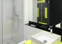 Niewielka łazienka z limonkowym akcentem Nasciturus Design