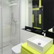 Niewielka łazienka z limonkowym akcentem Nasciturus Design