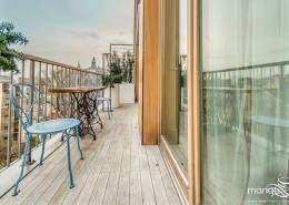 Wystrój wąskiego balkonu Mango Studio