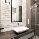 Łazienka z prysznicem w naturalnych barwach Mango Studio - Ściana z cegły