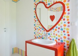 Aranżacja kolorowej łazienka Joanna Zawicka