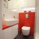 Biało-czerwona łazienka w kawalerce Zawicka Id