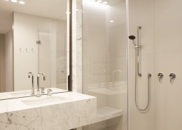 Marmur w nowoczesnej łazience Katarzyna Kraszewska