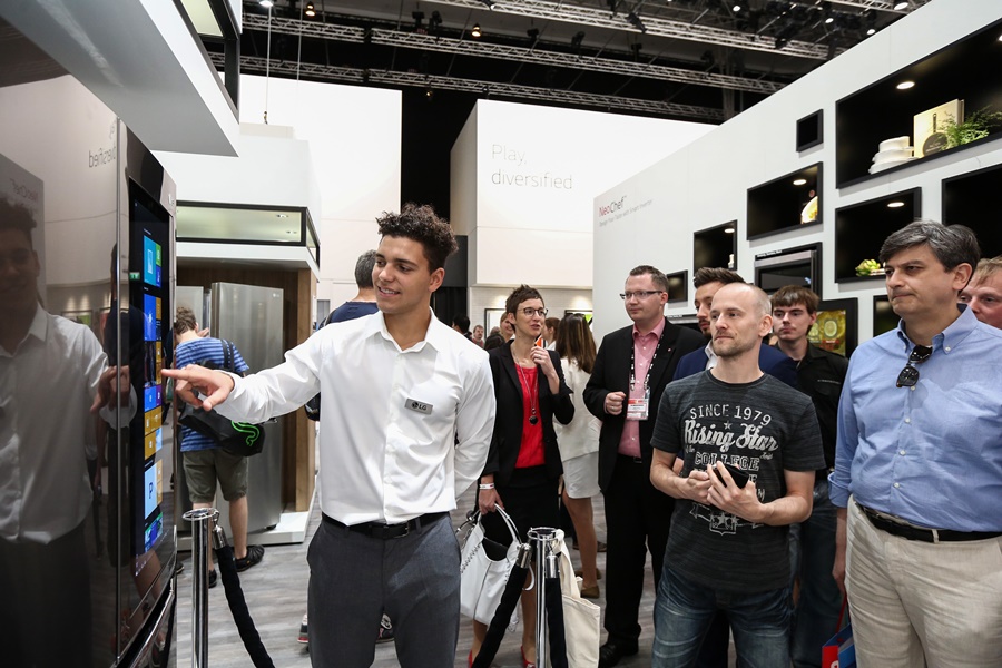 LG Lodówka Smart Insta Door in Door - IFA 2016 LG Lodówka - IFA 2016