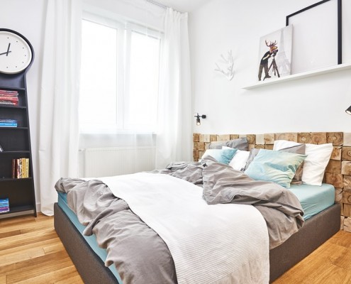 Motyw drewna w minimalistycznej sypialni Living Box