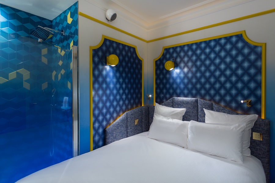 Stylowy hotel Idol Paryż Niebieska sypialnia