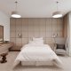 Beżowa sypialnia z tapicerowaną ścianą Nasciturus Design
