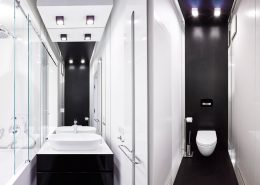 Czerń i biel w wąskiej toalecie A8 Architektura