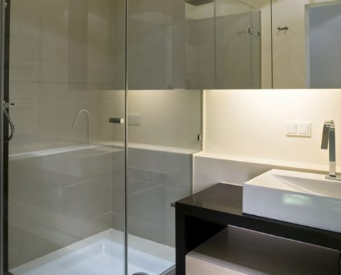 Mała łazienka z dużym prysznicem Nasciturus Design