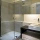Mała łazienka z dużym prysznicem Nasciturus Design