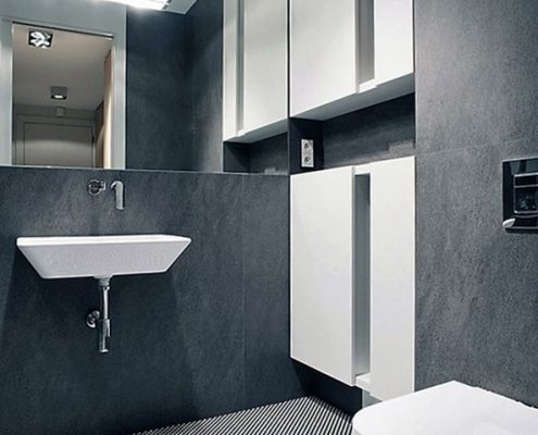 Biało-szara toaleta w nowoczesnym stylu Jach Architekci