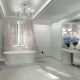 Biały pokój kąpielowy w klasycznym stylu Dominika Rostocka