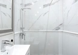 Mała, klasyczna łazienka z prysznicem Hola Design