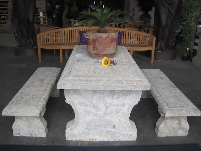 Betonowy stoł + dwie ławy ogrodowe Livingstone Terrasso