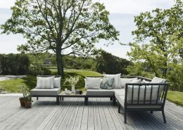 Sofa ogrodowa na nowoczesnym tarasie - Skagerak