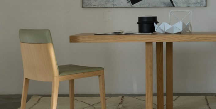 Drewniane krzesło tapicerowane Beatrice Poltrona Frau