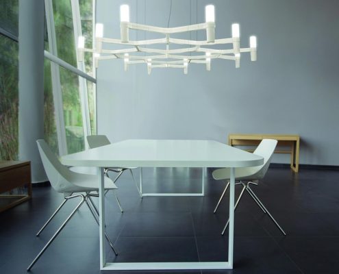 Białe meble w jadalni - Nemo