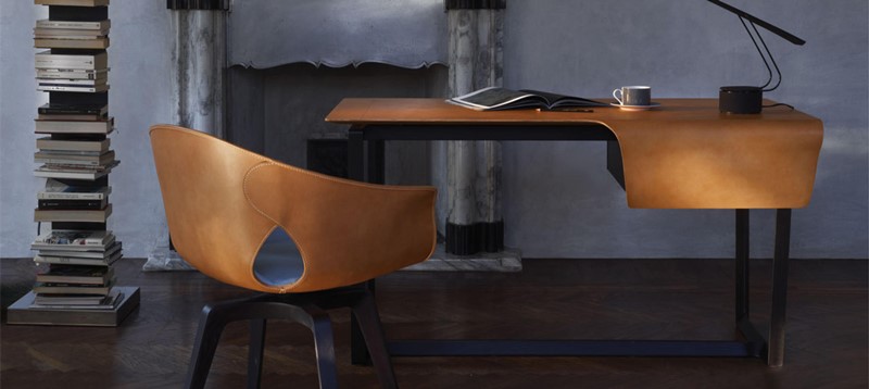 Designerskie biurko i krzesło wykończone skórą - Poltrona Frau