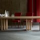 Drewniany stół w jadalni