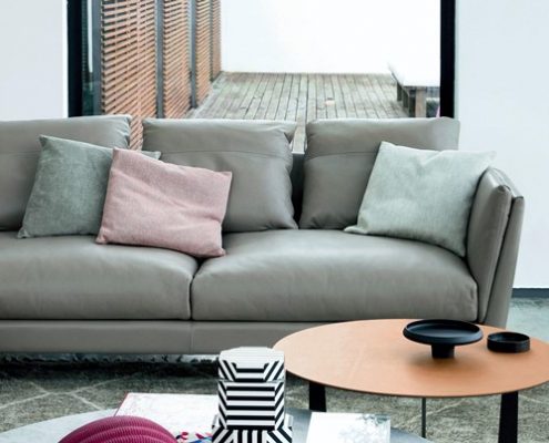 Dwuosobowa sofa w nowoczesnym stylu