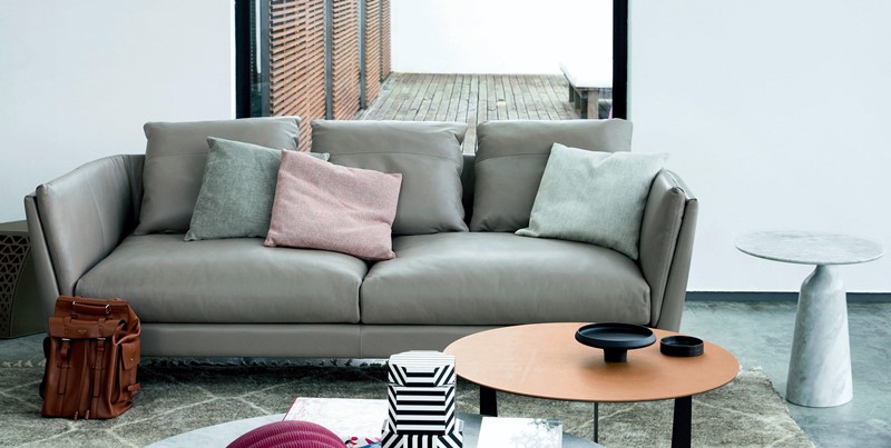 Dwuosobowa sofa w nowoczesnym stylu