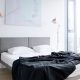 Jasna, minimalistyczna sypialnia