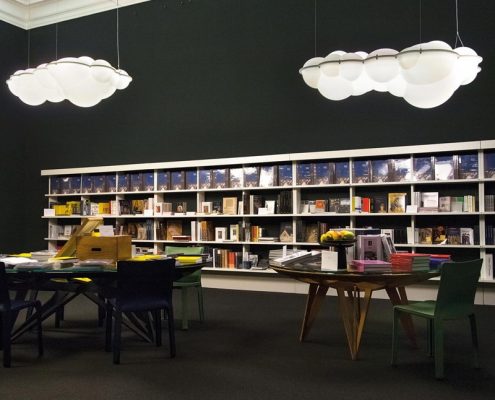 Lampy chmury w księgarni - Nemo