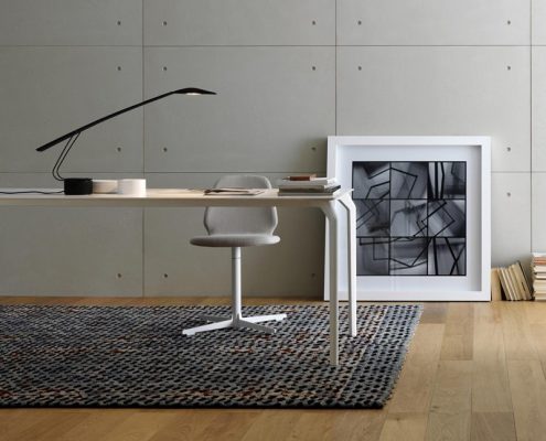 Minimalistyczny styl w domowym biurze - Nemo