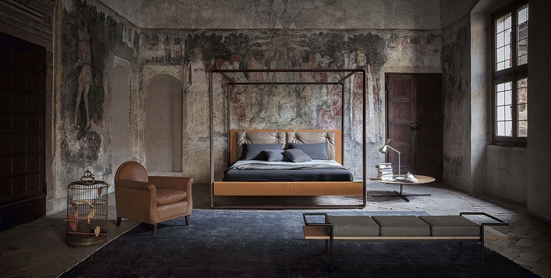 Łóżko z baldachimem w nowoczesnym stylu - Poltrona Frau łóżko w sypialni