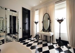 Czarno-biała łazienka w klasycznym stylu