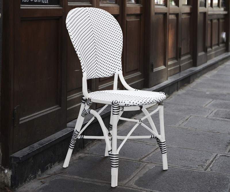 Białe krzesła ogrodowe z klasyczną nutą 7180PW ForanTavle meble Sika