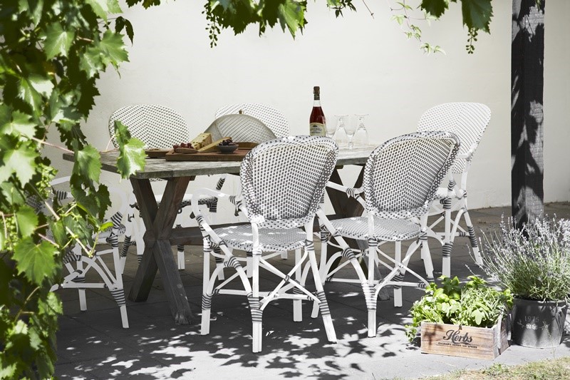 9181CPWH 9475 meble Sika Białe krzesła ogrodowe z klasyczną nutą