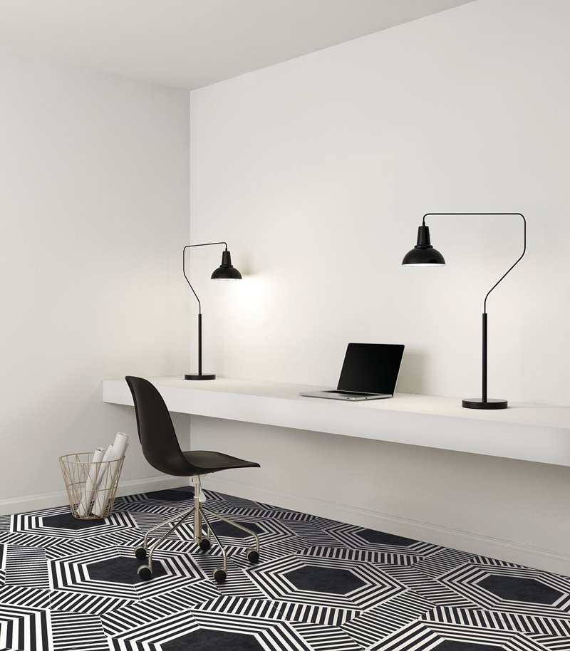 Czarno białe biuro z heksagonalnymi płytkami
