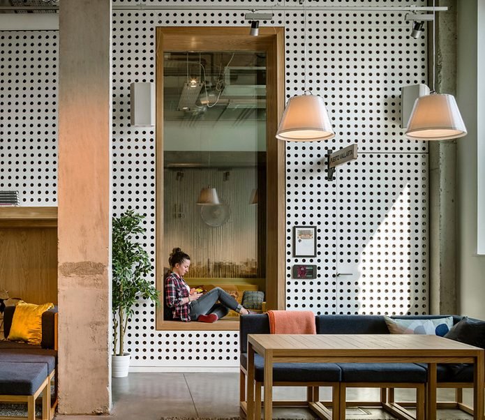 Industrialna przestrzeń biurowa Airbnb 5 Heneghan Peng Architects