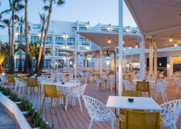 Nowoczesna restauracja w ogrodzie - Grand Palladium Resort