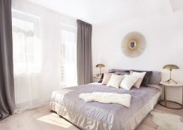 Jasna sypialnia w minimalistycznym wydaniu