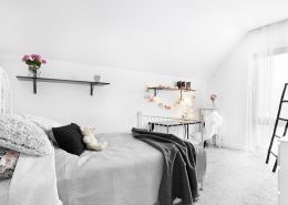 Romantyczna sypialnia w bieli
