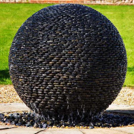 Czarna fontanna kula z kamienia DARK PLANET David Harber