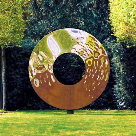 Stylowa rzeźba ogrodowa srebro i rdza Portal David Harber