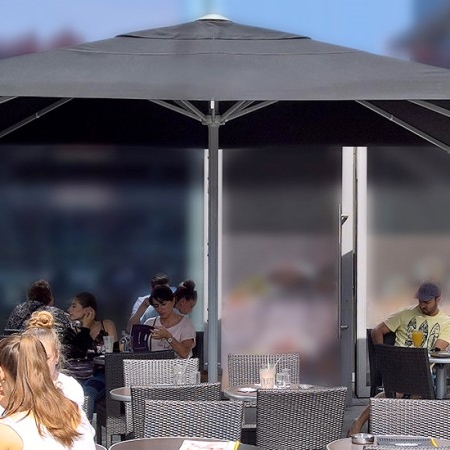 Nowoczesny, szeroki parasol restauracyjny Gemello