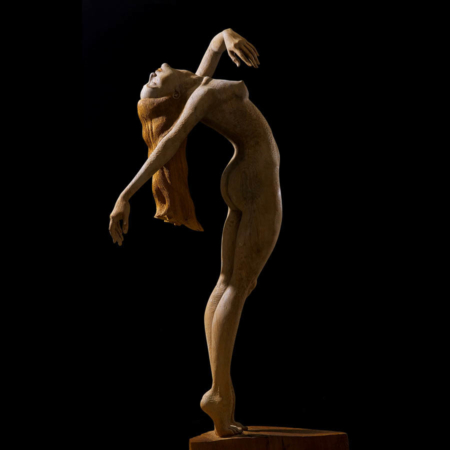 Drewniana rzeźba kobiety Menade Małgorzata Chodakowska