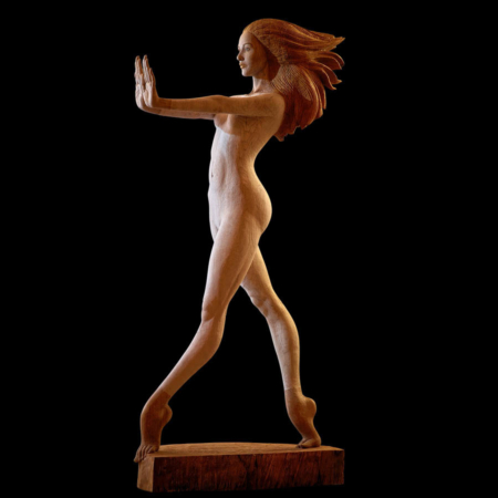 Drewniana rzeźba kobiety Spannung Małgorzata Chodakowska