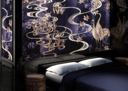 Fioletowa mozaika dekoracyjna w sypialni