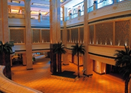 Orientalne mozaiki w hotelowym lobby